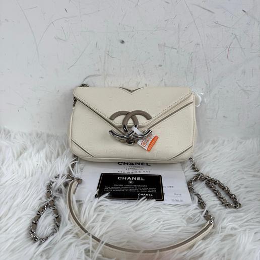 香奈儿荔枝牛邮差包底长25黑色银扣23开