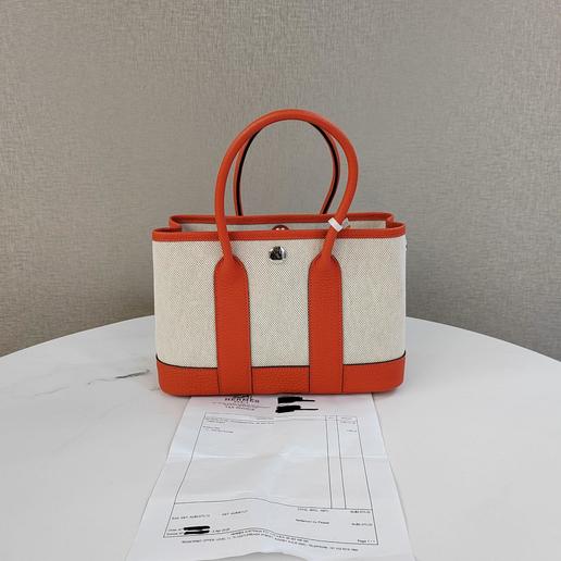 Hermes爱马仕mini花园银扣帆布拼皮K刻
成色:99新  配件:盒子 尘袋 票