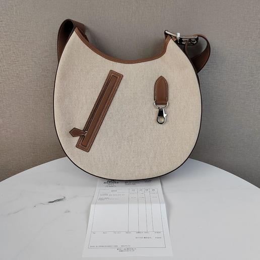 Hermes爱马仕Arconbag单肩包金棕银扣B刻
成色:99新  配件:防尘袋 包装盒 票